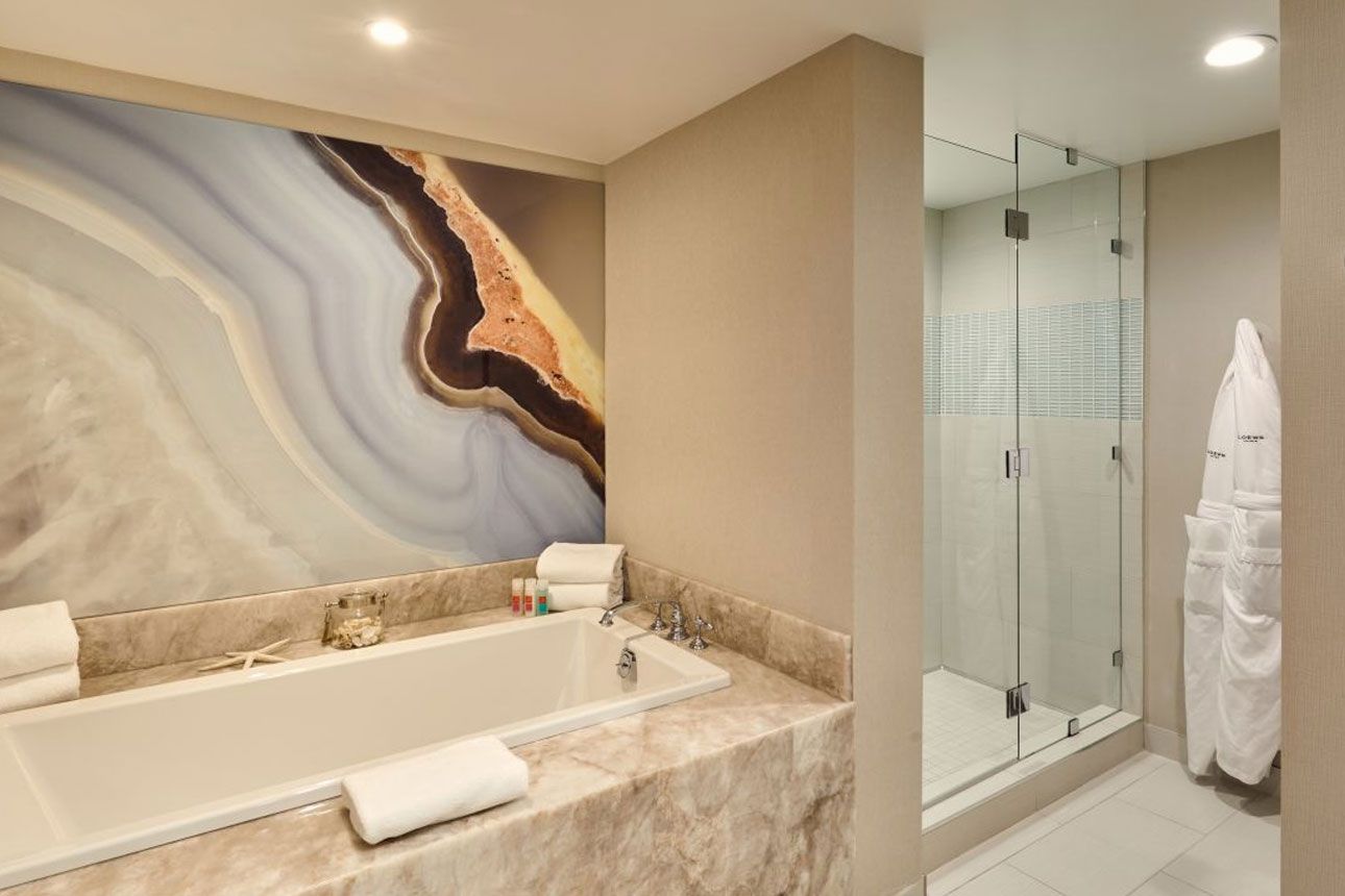 Santa Monica Luxury Suite-bathroom.