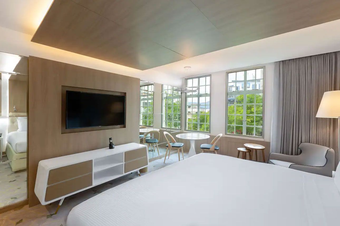 Superior Room, 1 King Bed-tv in bedroom..