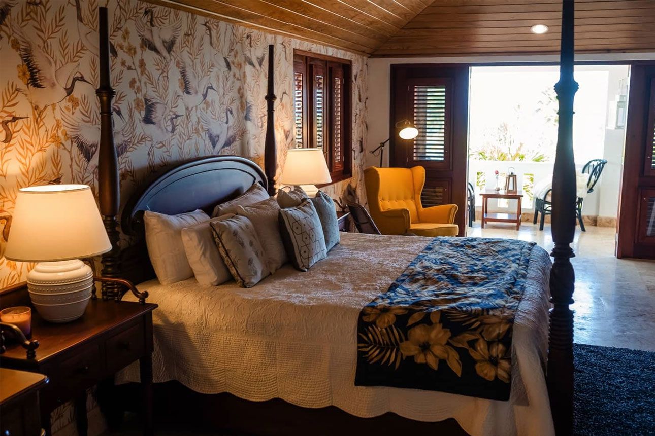 Tropical Executive Suite - bedroom.