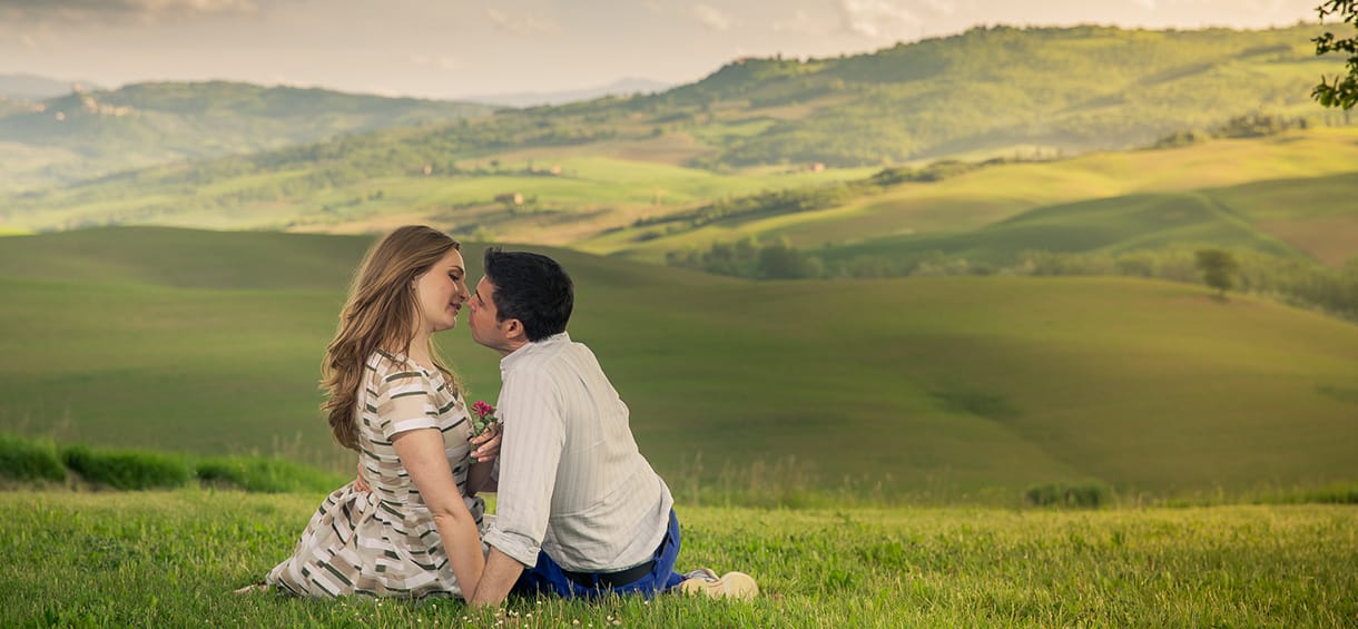 Honeymoon in Tuscany couple.