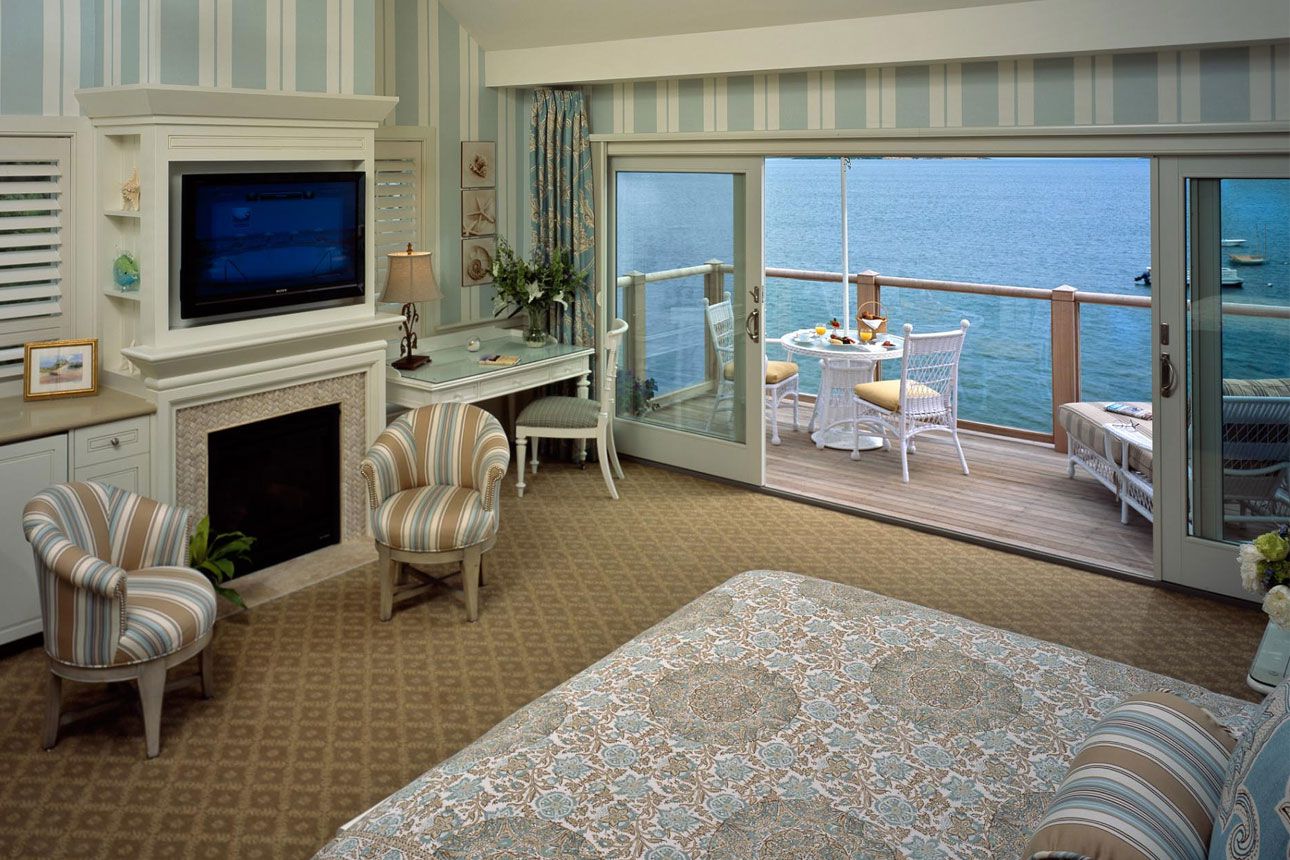 Water View Suite-bedroom.