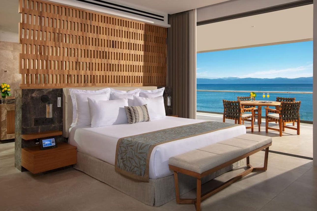 Club Suite (Ocean View) - bedroom.