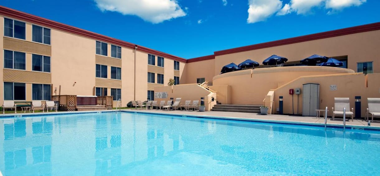 Hotels Near Dorney Park pool.