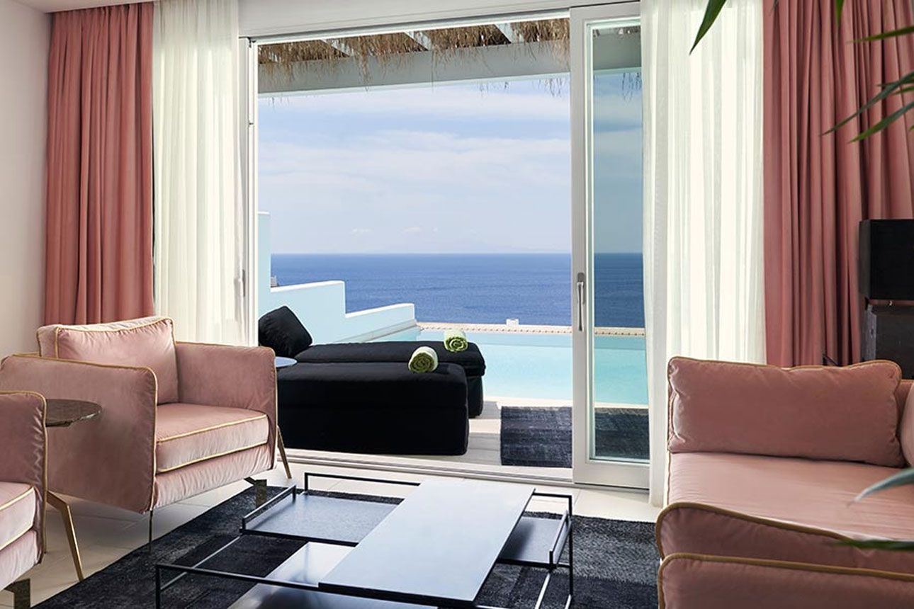 Elegant Villa - living room.