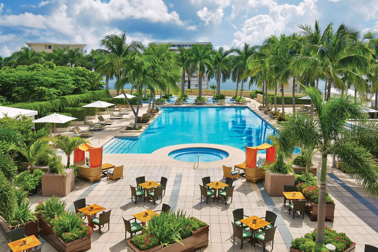 Four Seasons Hotel Miami pool.