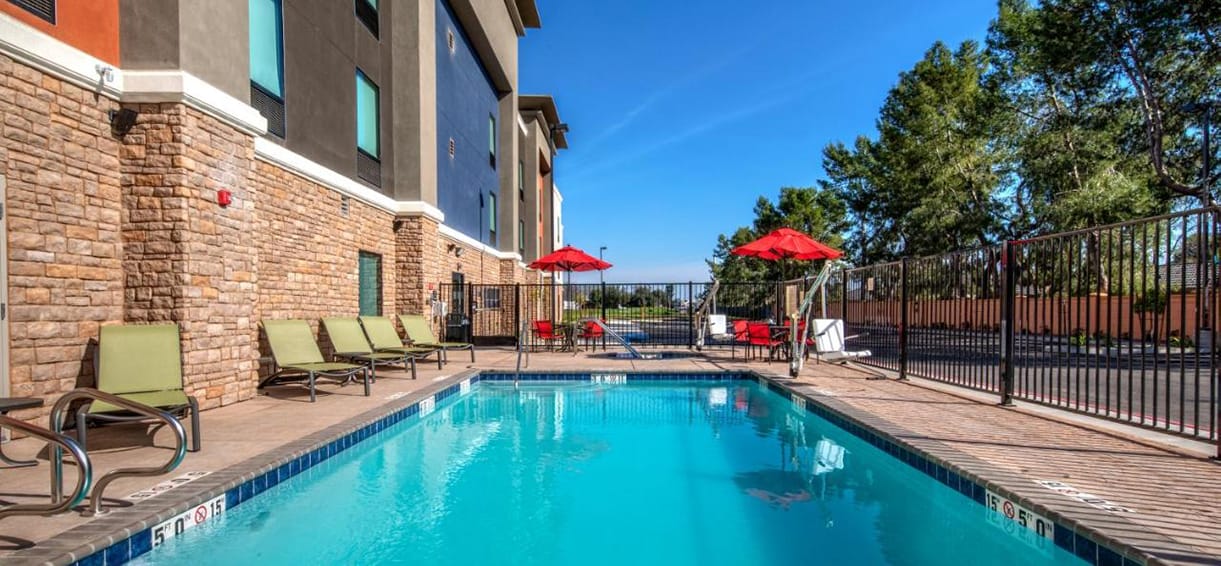 Hotels Near Fresno Airport pool.