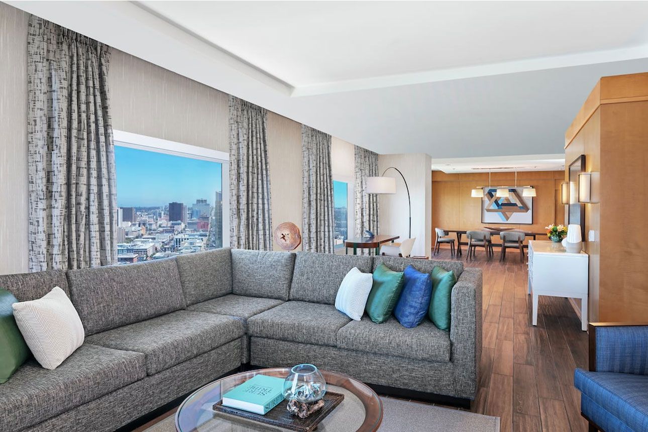 King Bed Premium Suite - living room..