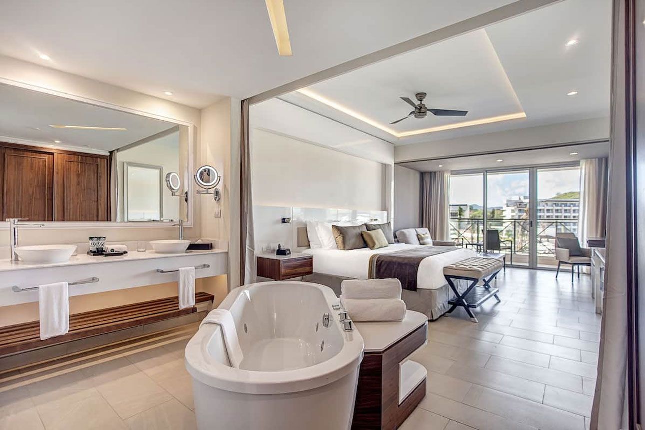 Luxury Junior Suite - bedroom.