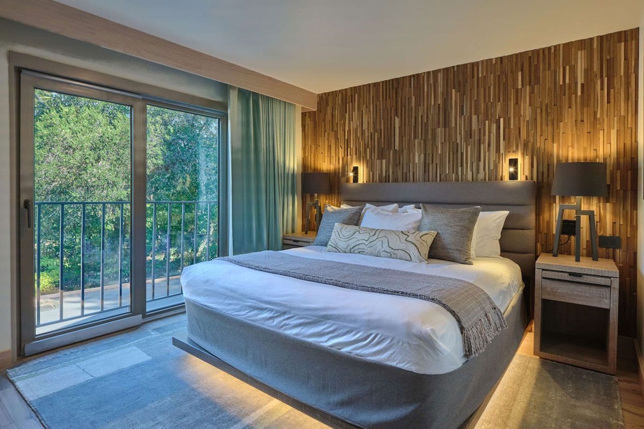 Luxury Suite - bedroom.