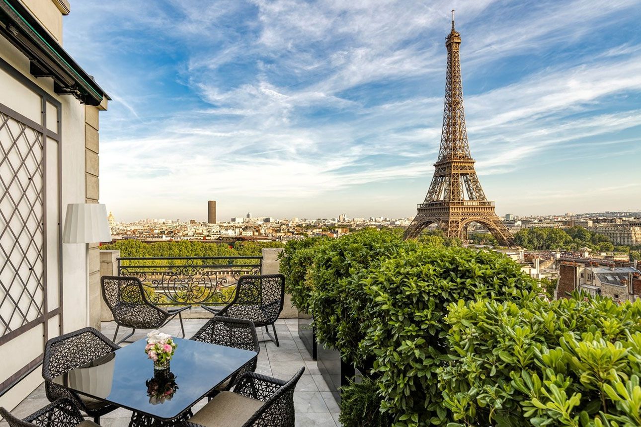 Shangri-La Hotel, Paris Eiffel view.