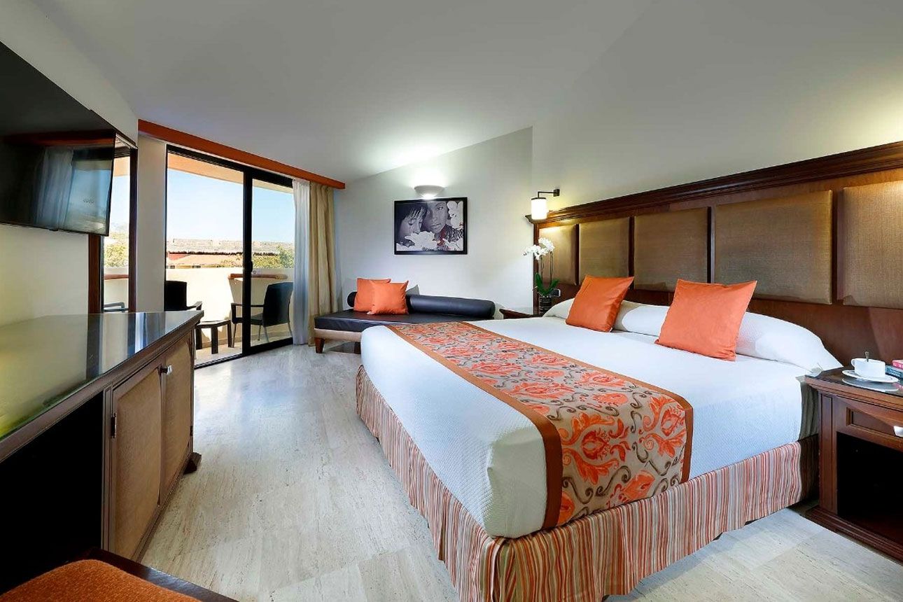 Suite (Panoramic Ocean View) - bedroom.