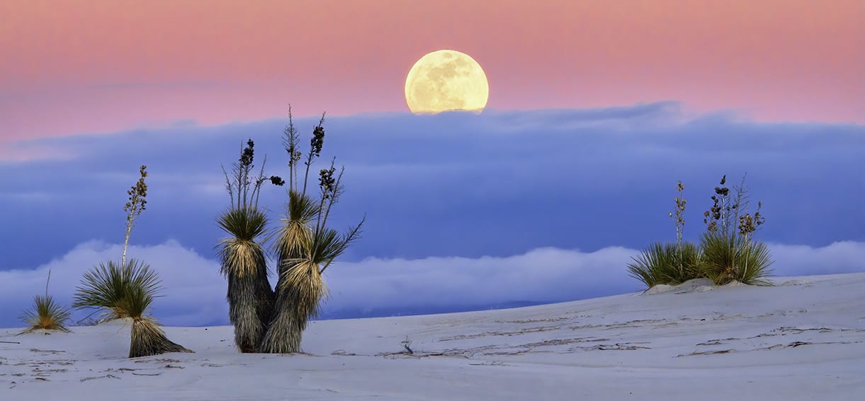 Hotels Near White Sands National Park moon.