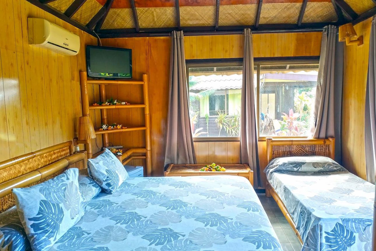 Lanai Bungalow - bedroom.